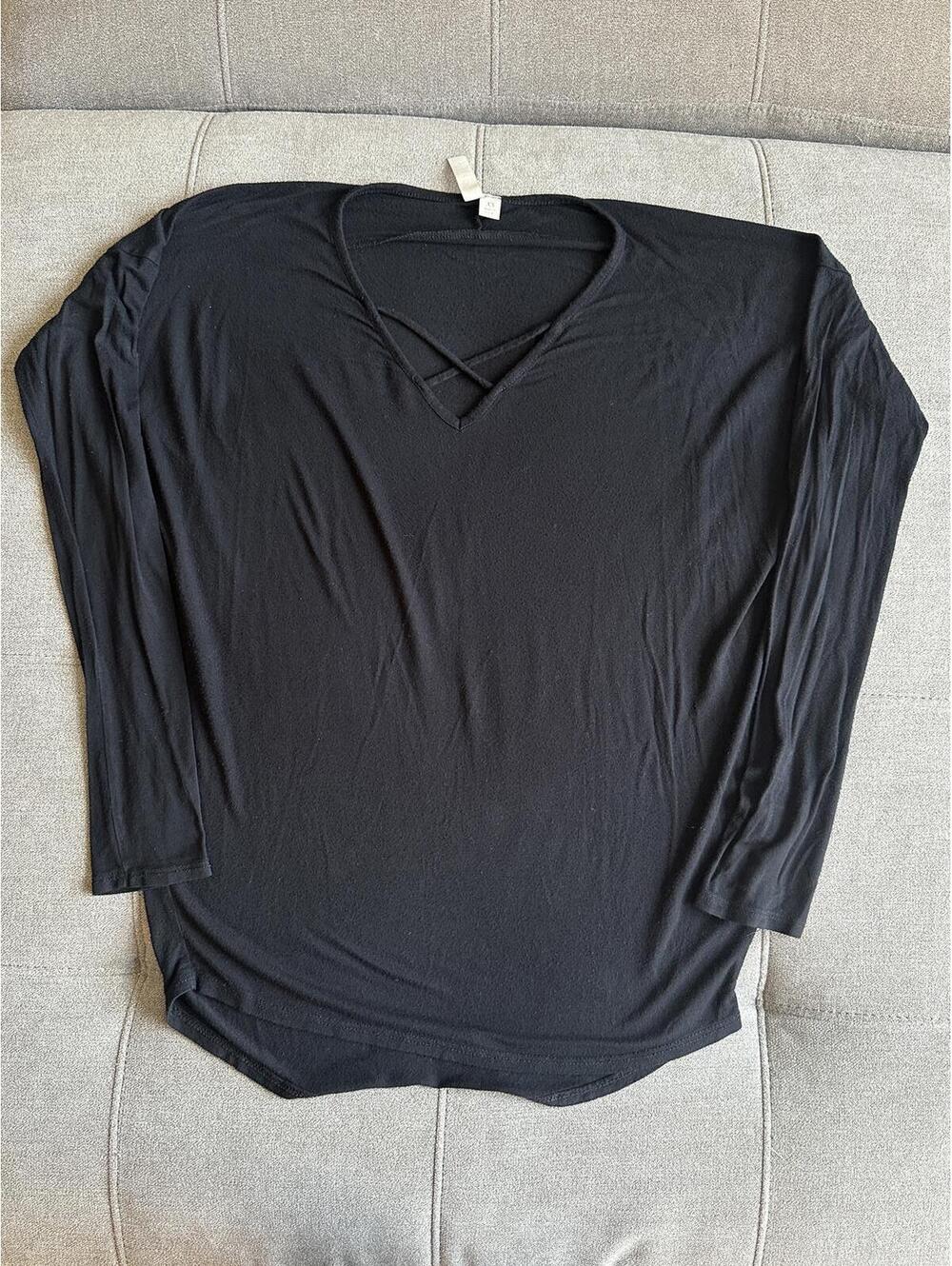 Francesca's Jolie Black Long Sleeve Basics Top